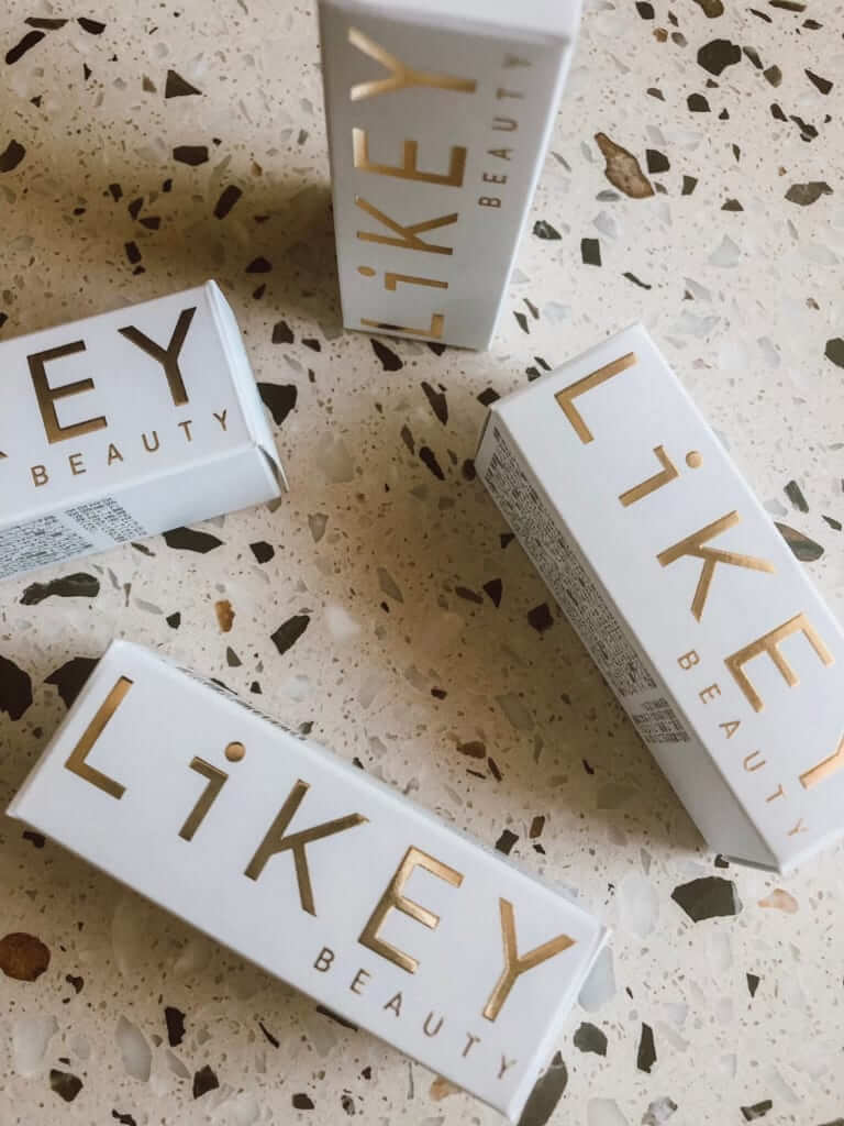LiKEY(ライキー)リップのゴールド文字のパッケージ