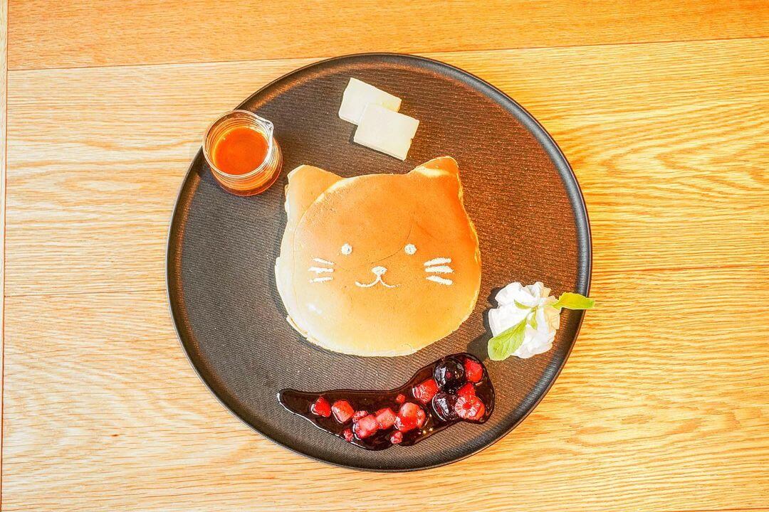 新大久保「ねこのいない、ねこカフェ」の猫型パンケーキ／¥1,200(税込み)
