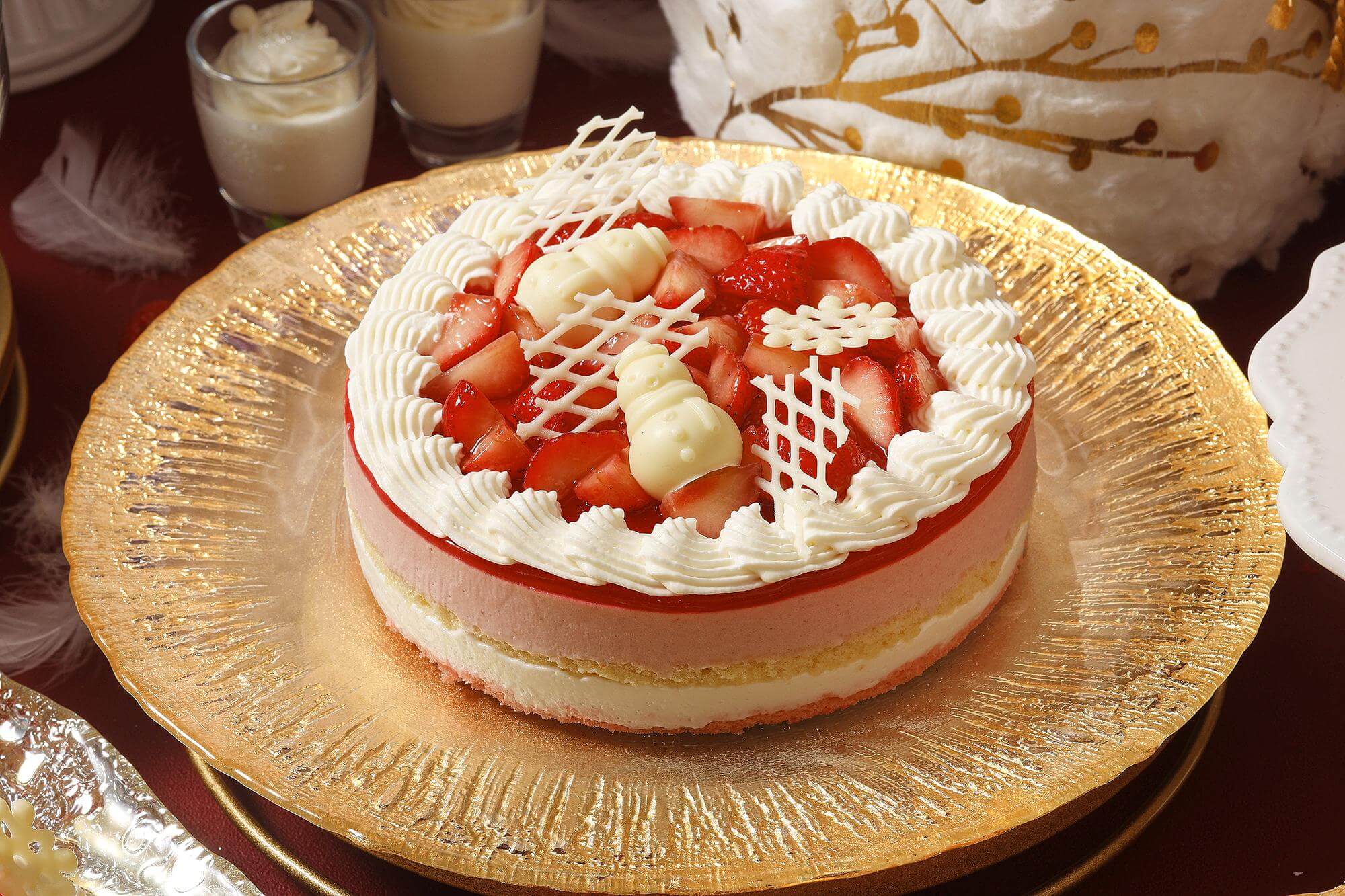 いちごで彩った丸いケーキ