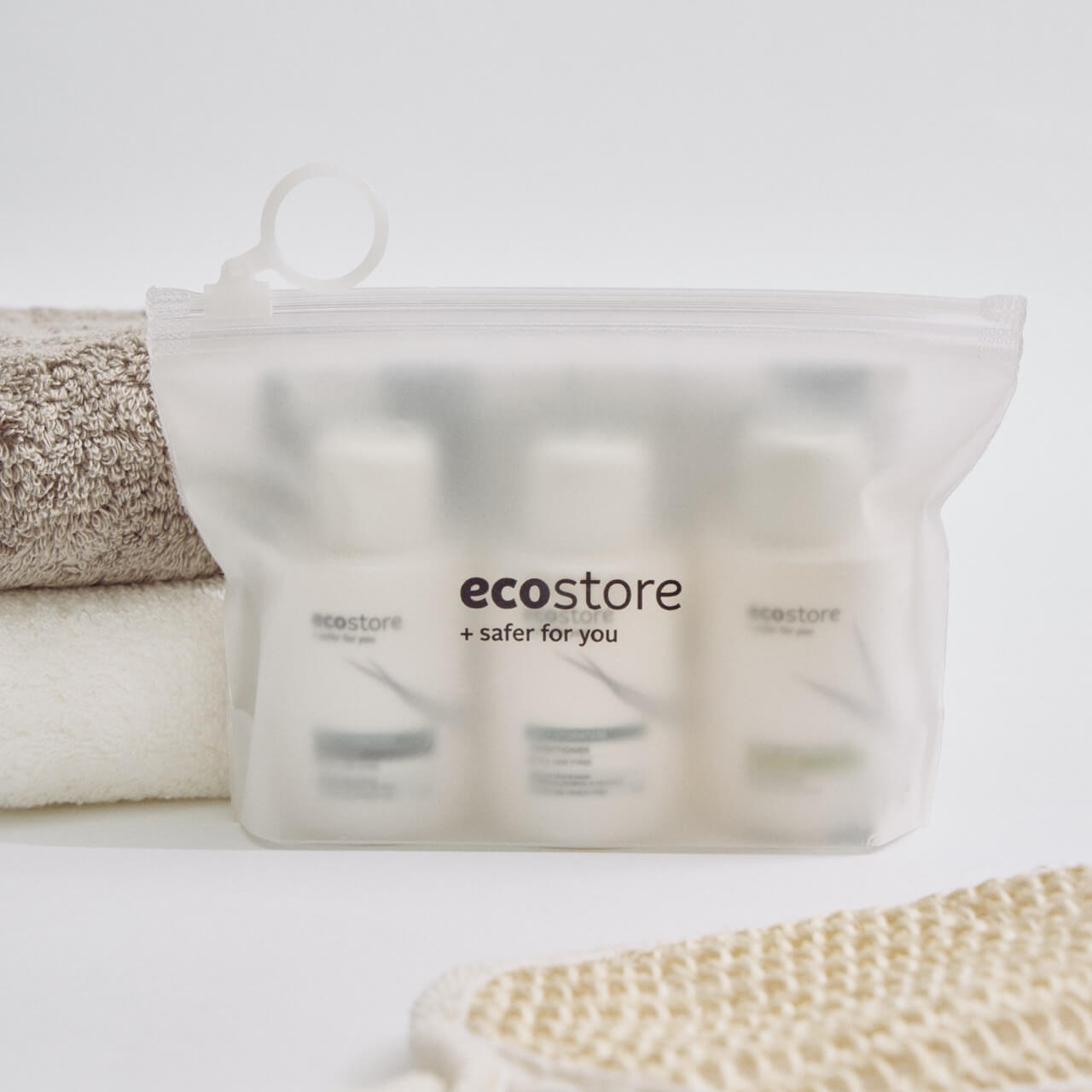 ecostoreの3ボトルを収納したオリジナルミニポーチ